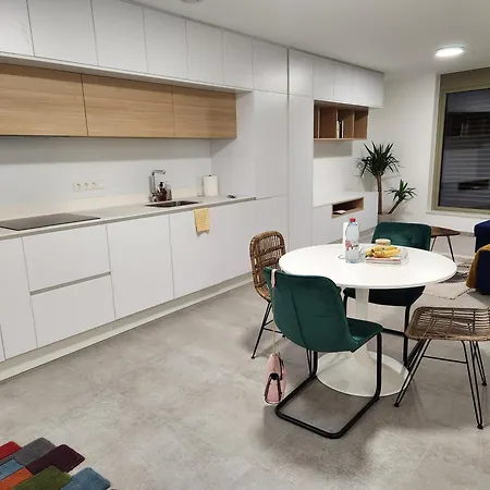 Nike Pallas 2 Beds Apartamento *