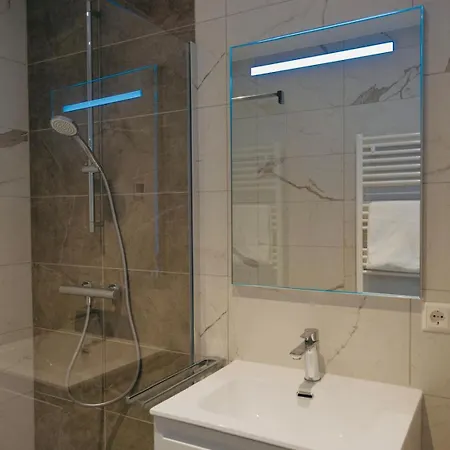 Nike Pallas 2 Beds *