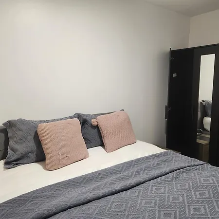 Nike Pallas 2 Beds Apartamento *