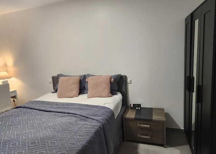 Nike Pallas 2 Beds Апартаменты