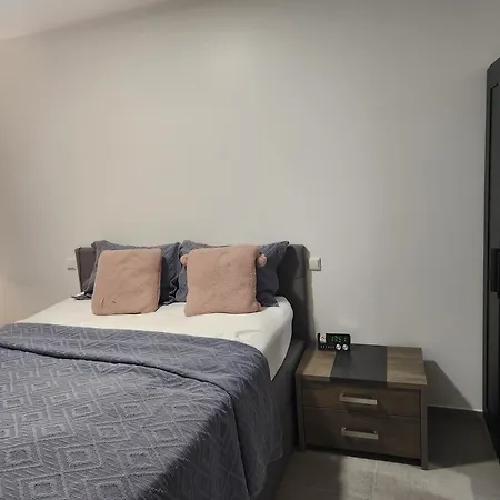 Nike Pallas 2 Beds Appartement